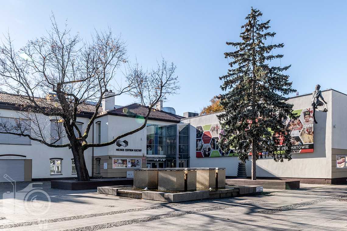 Fotografia architektury i zdjęcia miejskie, na zdjęciu miejskie centrum kultury w Bełchatowie.