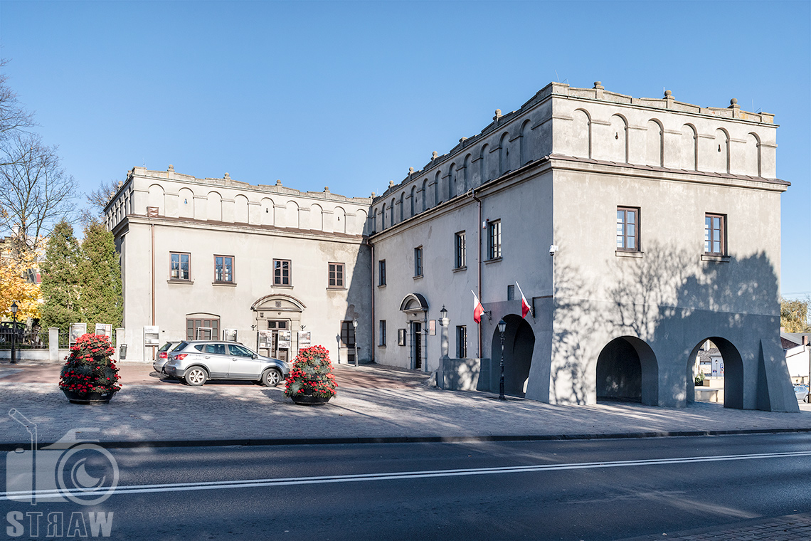 Fotografia architektury i zabytków, zdjęcia budynków z zewnątrz, tu zamek kazimierzowski w Opocznie.