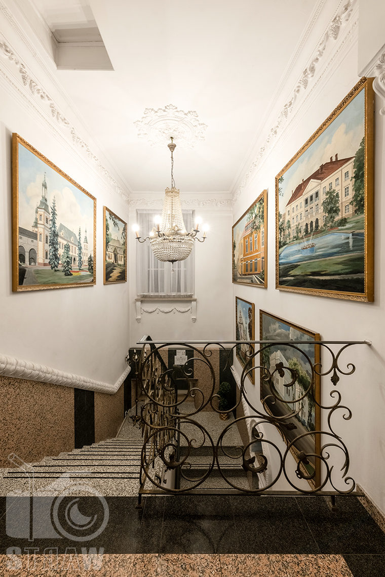 Fotografia wnętrz dla hoteli, tu zdjęcie klatki schodowej w Pałacu Tarnowskich w Ostrowcu Świętokrzyskim.