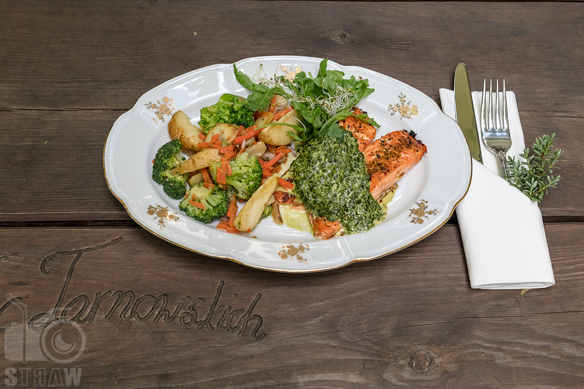 Fotografia kulinarna dla hoteli i restauracji, zdjęcie dania głównego rybnego wykonane dla hotelu Pałac Tarnowskich.