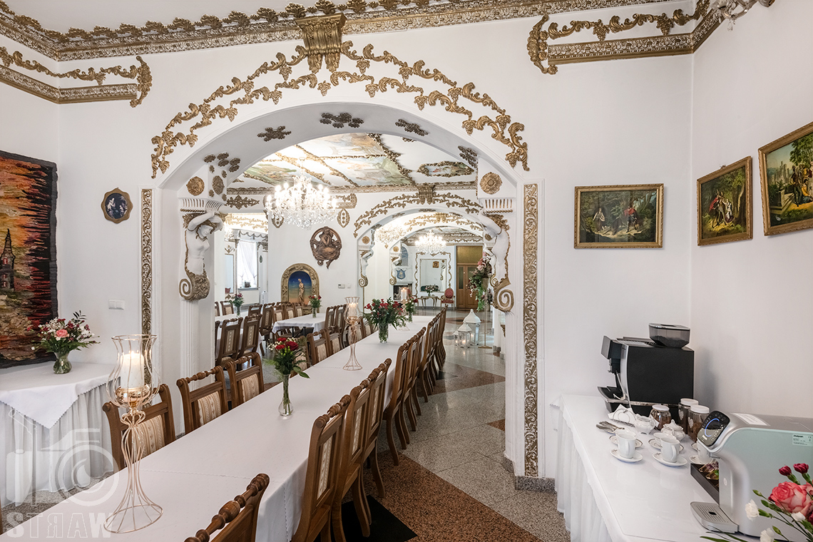 Sesje zdjęciowe wnętrz dla hoteli, tu fotografia sali śniadaniowej w Pałacu Tarnowskich w Ostrowcu Świętokrzyskim.