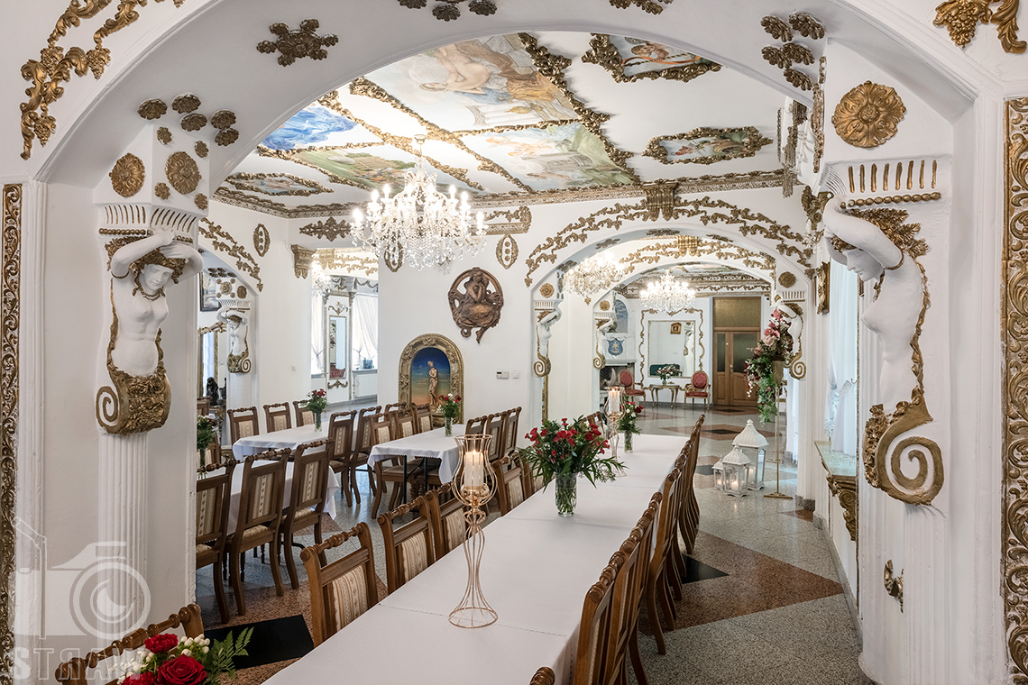 Fotografia wnętrz komercyjnych, tu zdjęcie jadalni w Pałacu Tarnowskich w Ostrowcu Świętokrzyskim.
