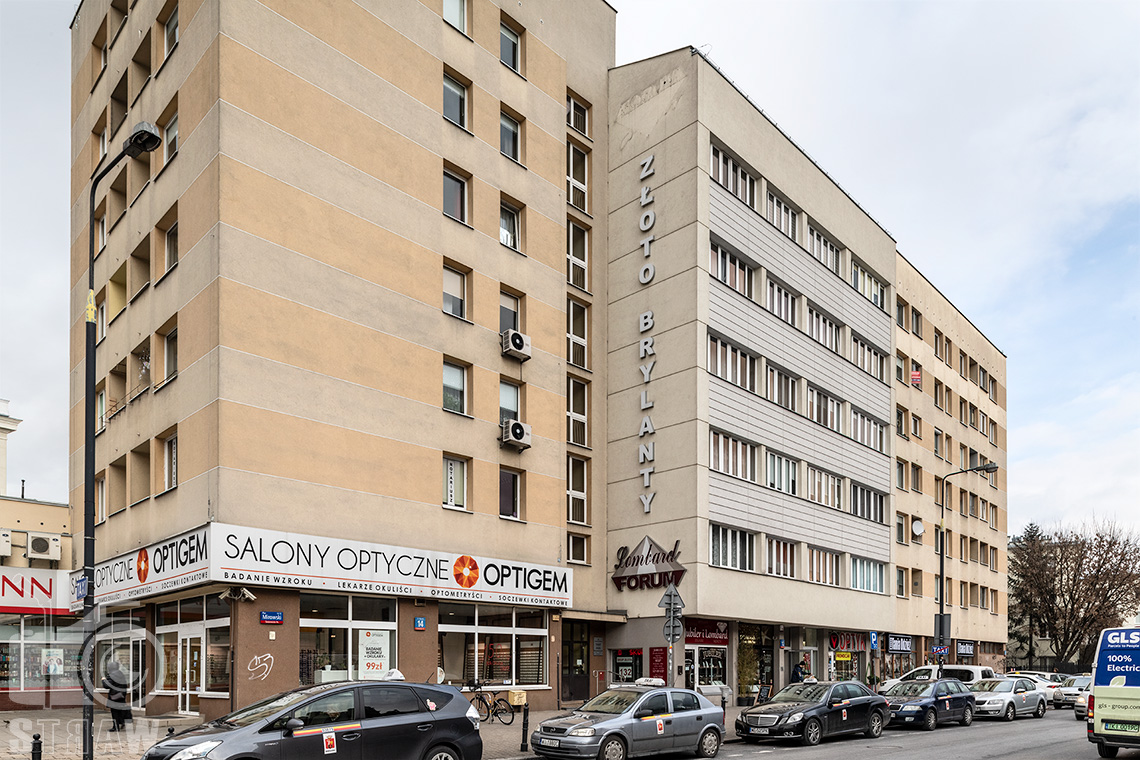 Fotografia architektury dla wynajmujących mieszkania, na zdjęciu budynek przy Placu Mirowskim w Warszawie.